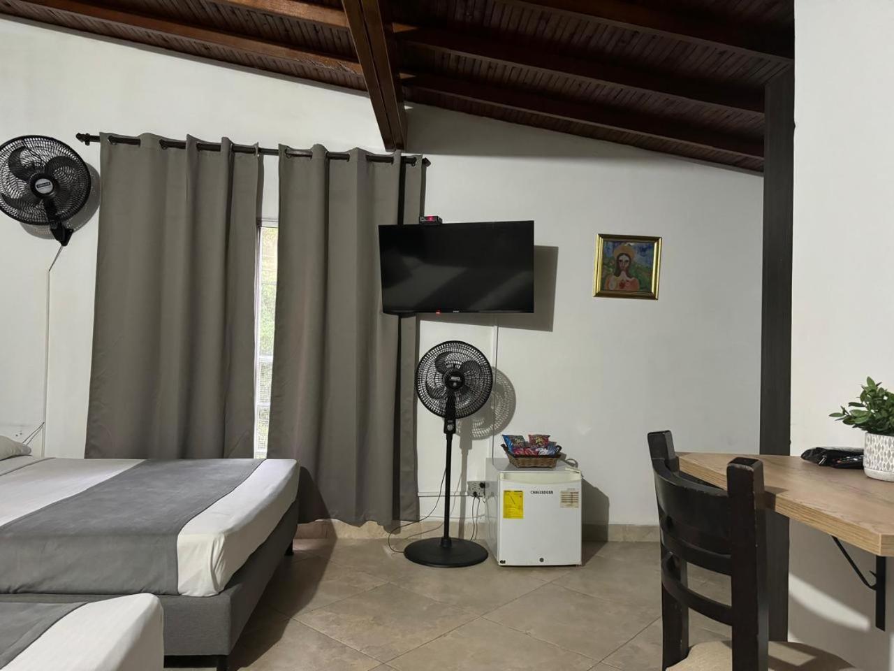 Gemas San Joaquin 1 Hotel Medellin Luaran gambar
