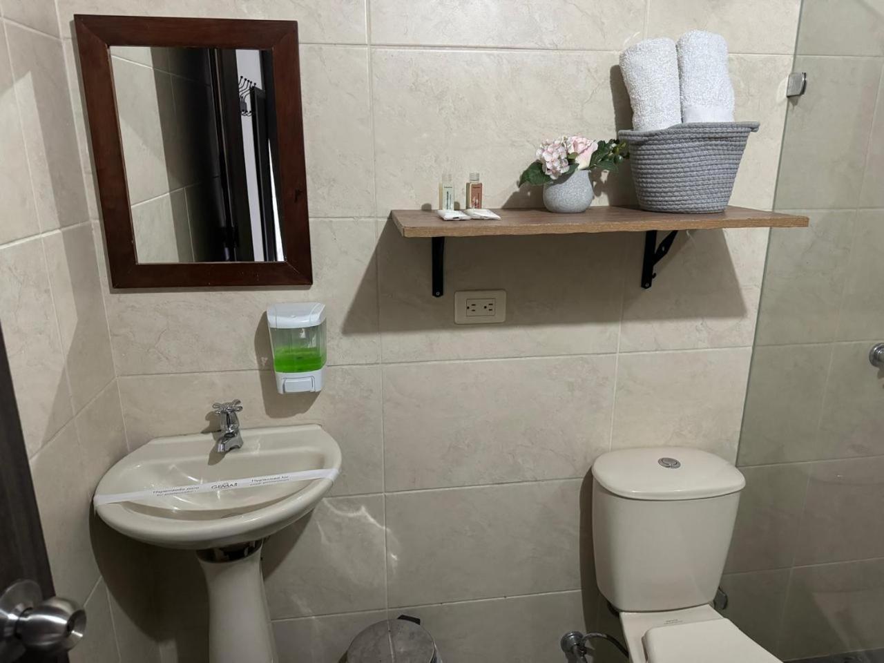 Gemas San Joaquin 1 Hotel Medellin Luaran gambar